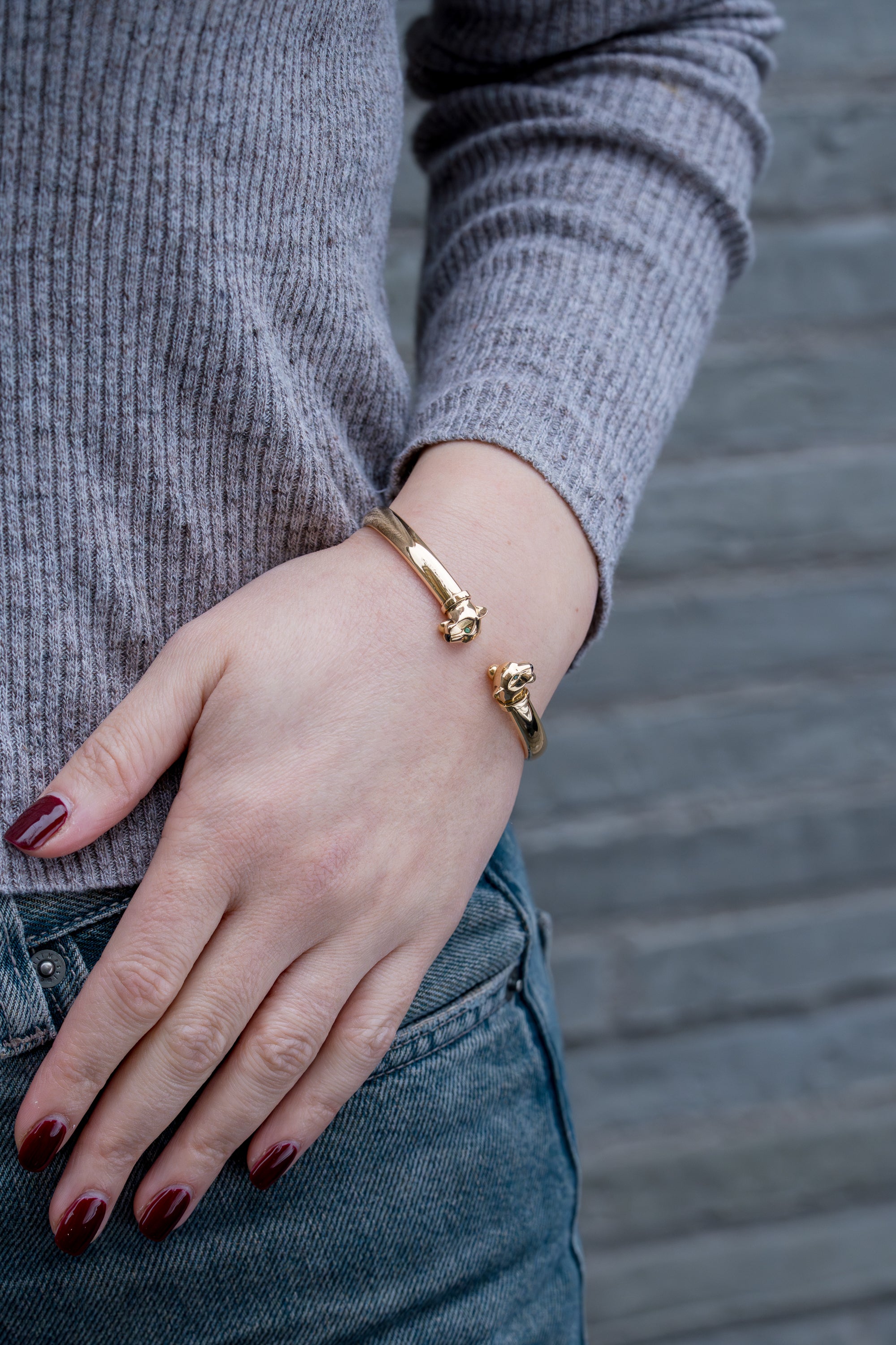 Cartier | Panthère de Cartier Bracelet | Tsavorite Garnets & Onyx | 18k Yellow Gold | Size 19 | Box & Paper | 2019