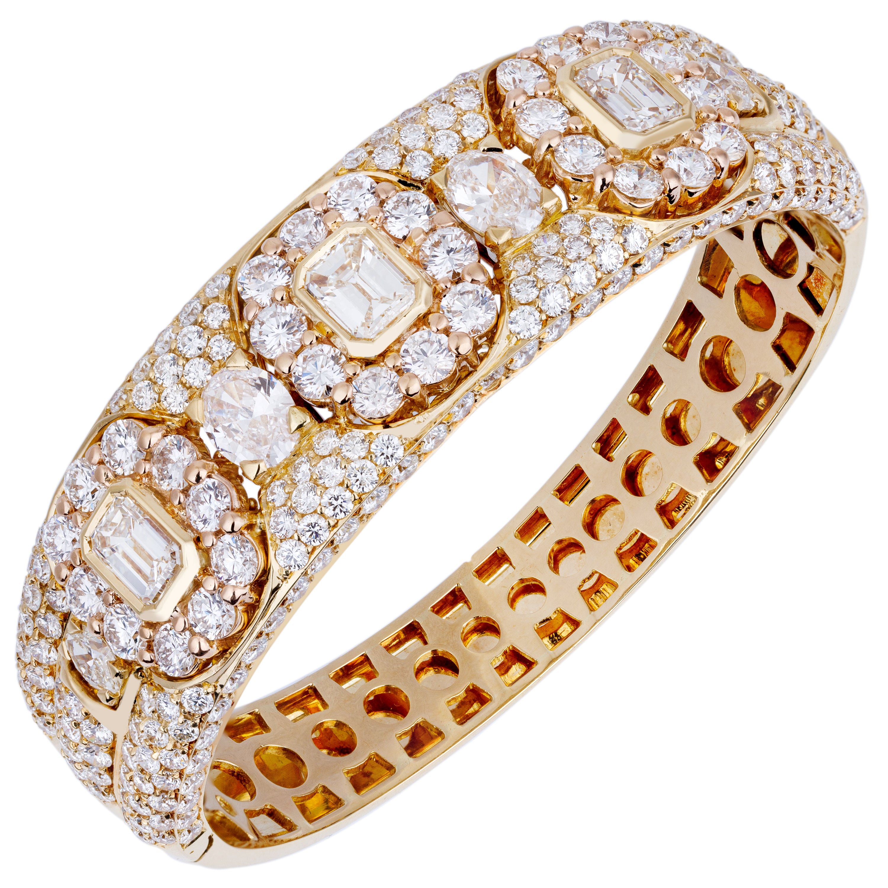 Emerald, Oval & Brilliant-Cut Diamond Bangle Bracelet | 18k Yellow Gold