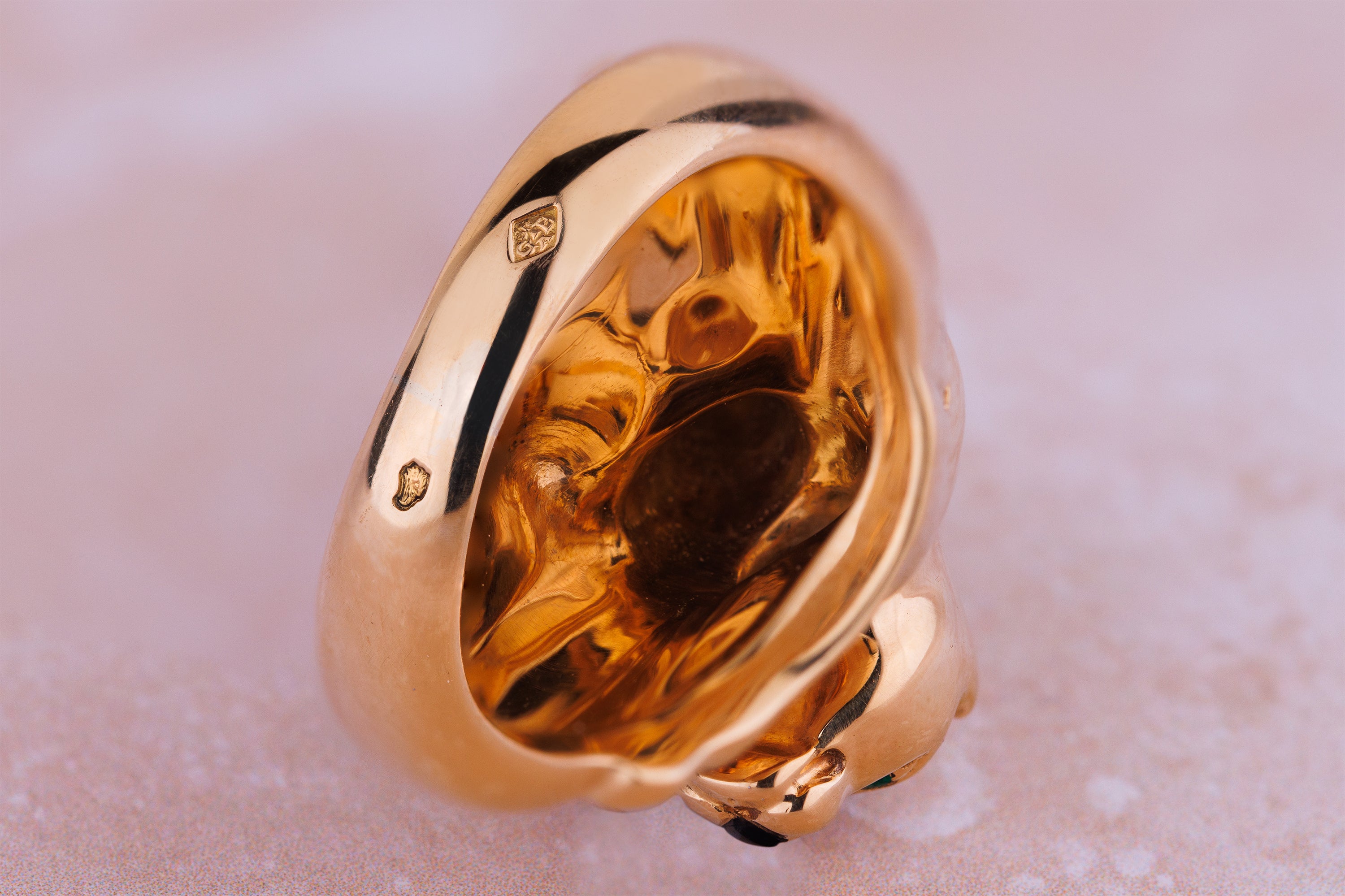 Vintage Cartier Double Panthère Ring | Emerald & Onyx | 18k Yellow Gold | 1990s