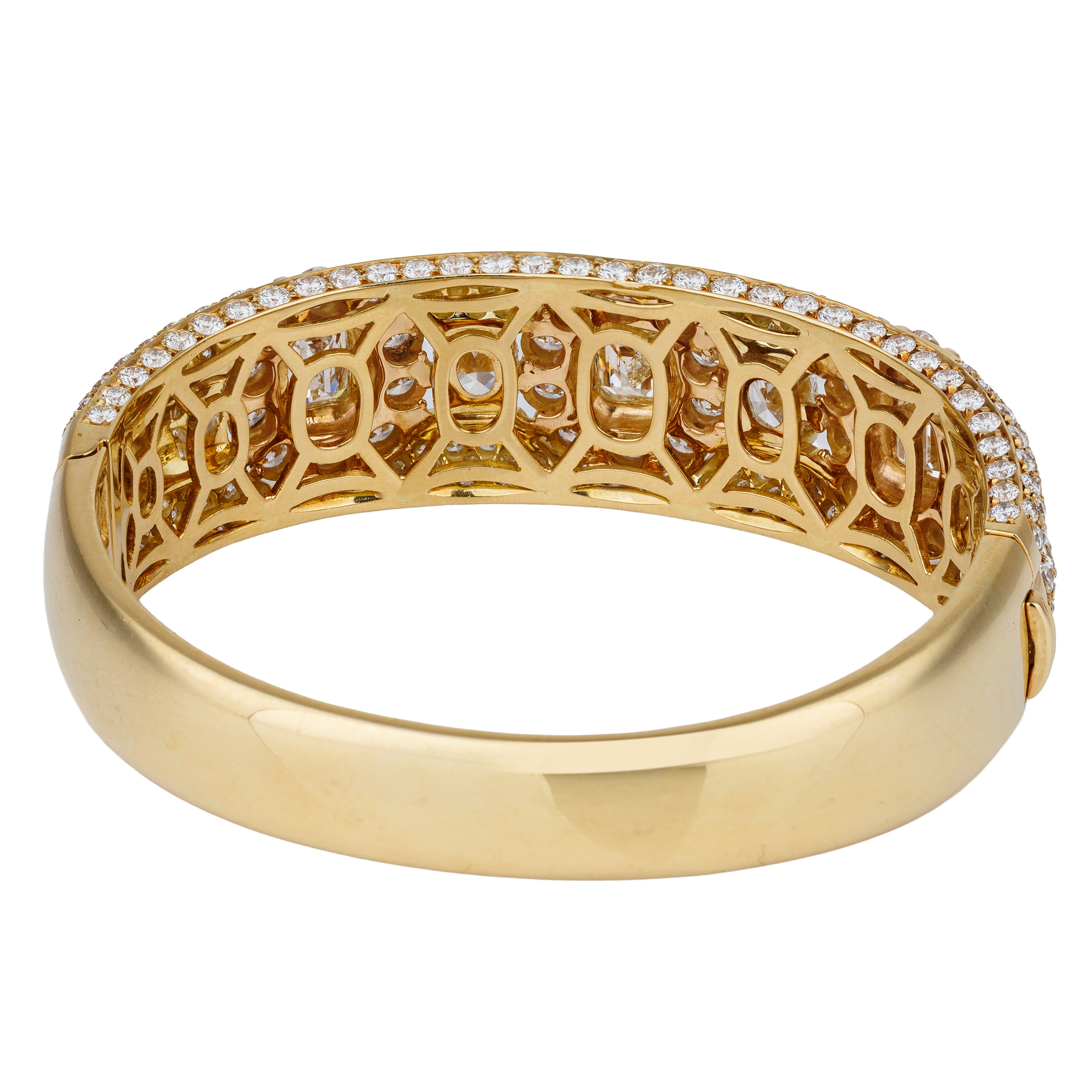 Emerald, Oval & Brilliant-Cut Diamond Bangle Bracelet | 18k Yellow Gold